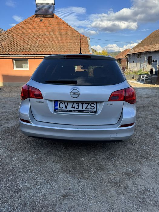 Opel Astra J  – 2011