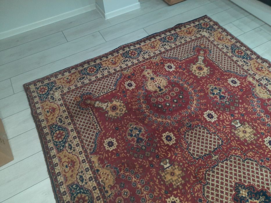 Персийски килим, втора употреба.  Професионално изпран. 1.80/3.00