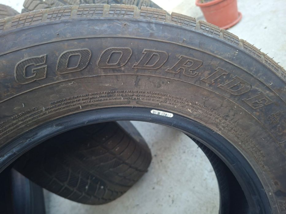 Vând anvelope iarnă 215/65/16