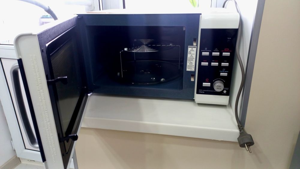 Микроволновка  SAMSUNG