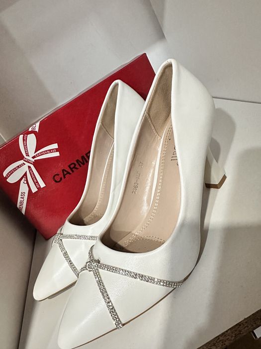 Продам туфли одевала 1 раз на выпускной