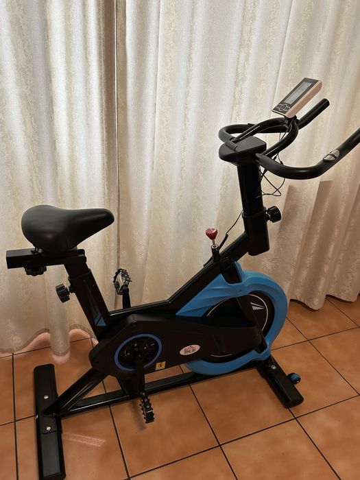 Bicicleta fitness noua