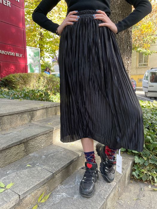 Нова плисирана пола