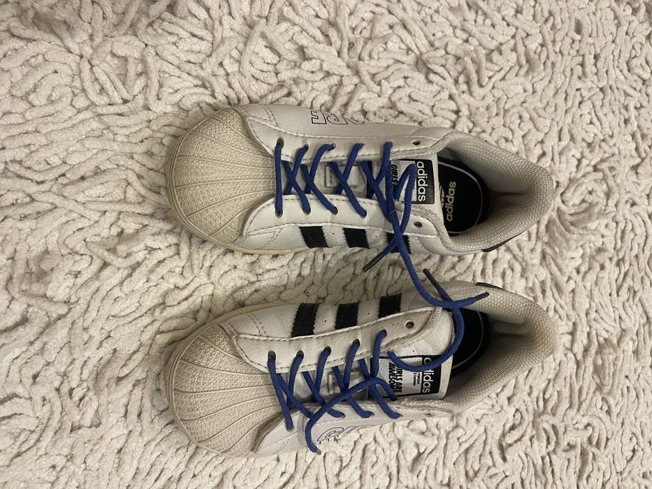 Кроссовки для девочки и идеале. 27 размер