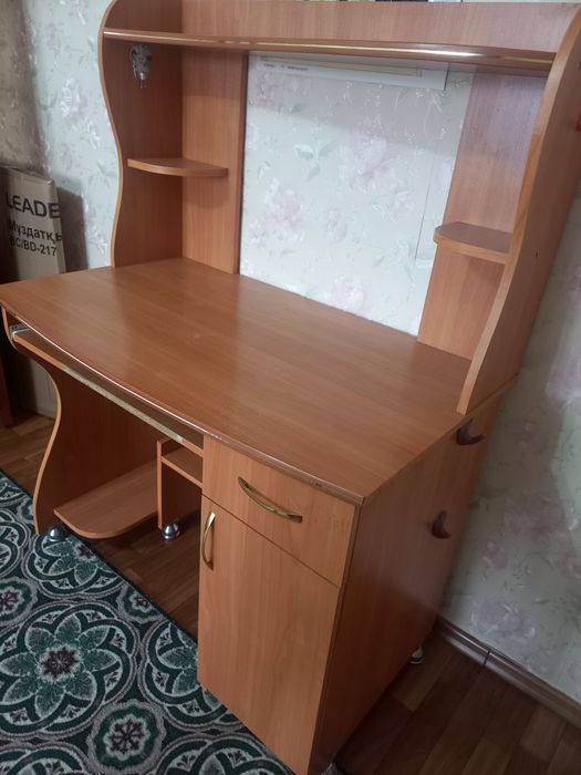 Продам компьютерный  стол в хор сост