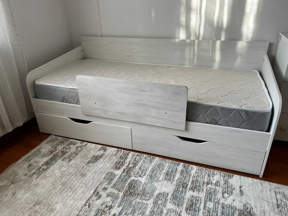 Кровати односпальные с нишами