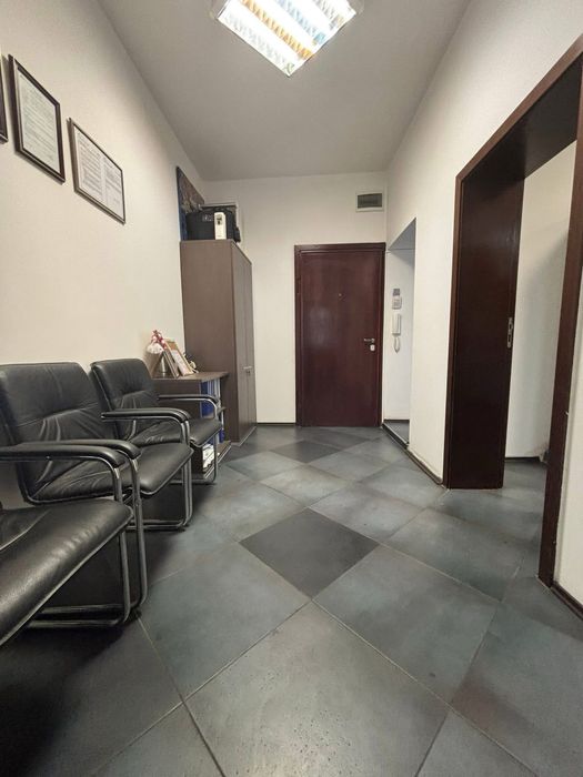 Дава се под наем Офис в Варна, Конфуто - 110 кв.м за 900 € - Снимка #4