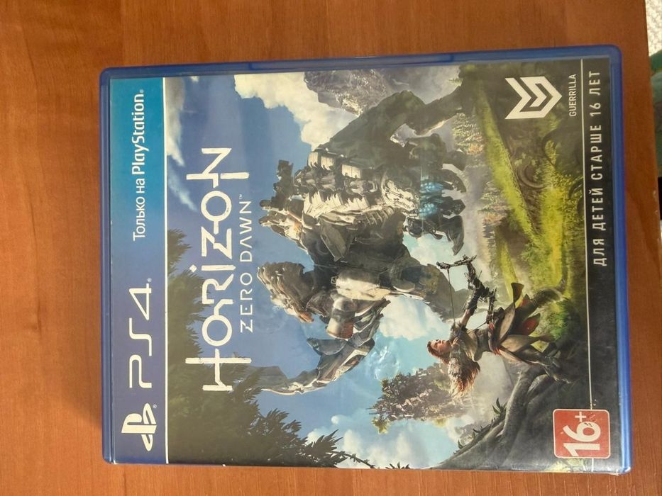 Плестейшн 4 с 2 дисками RDR2, HORIZON ZERO DAWN