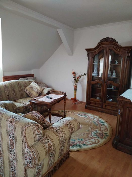 Inchiriez apartament la casa