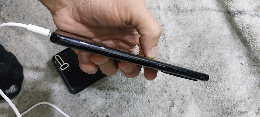 Samsung S20 ultra black.  8.128 gb Obmen yoki naqd.