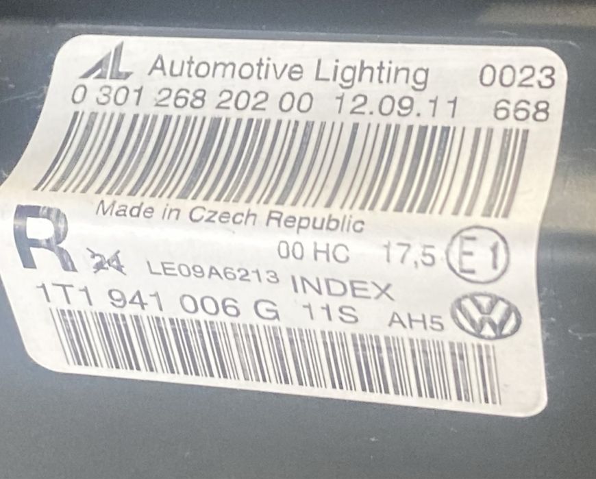 Vw Caddy 2012 година Десен Фар