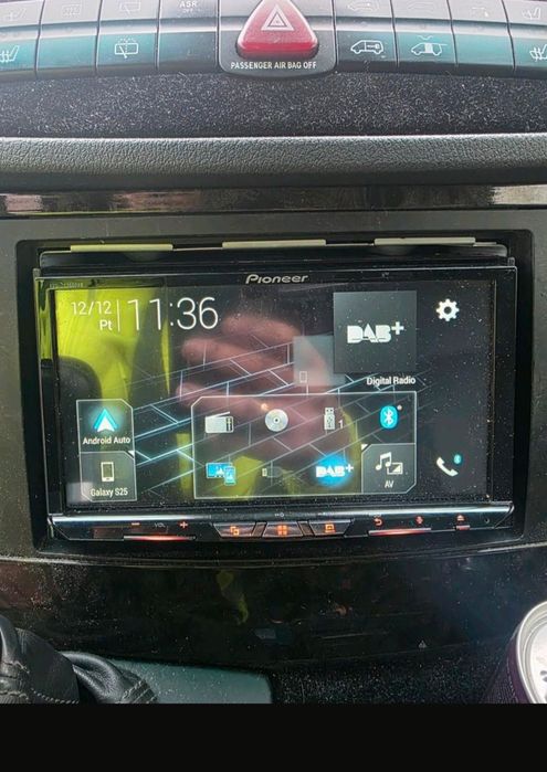 Продавам Pioneer AVH-Z9200DAB