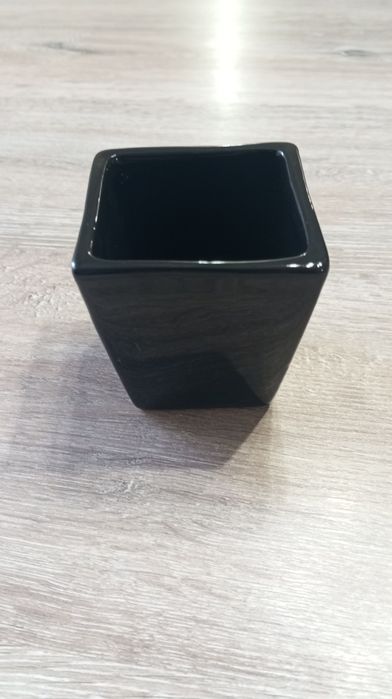Продам соусницы белые, черные
