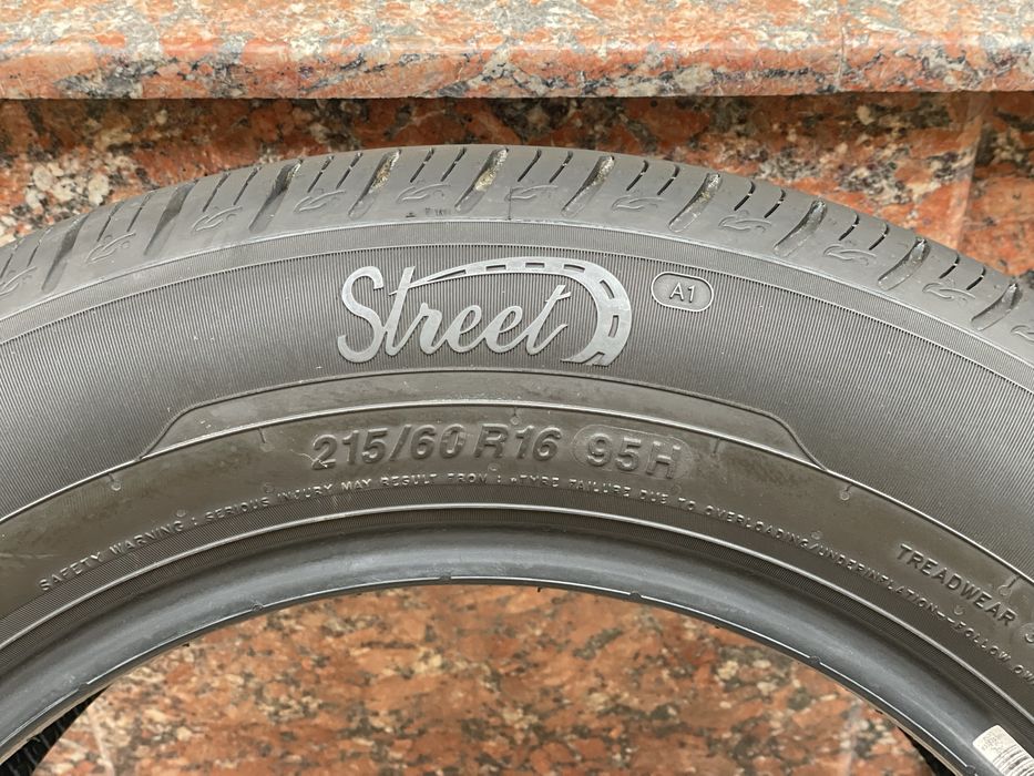 Wanderer MRF 215/60R16 KIA Sonet