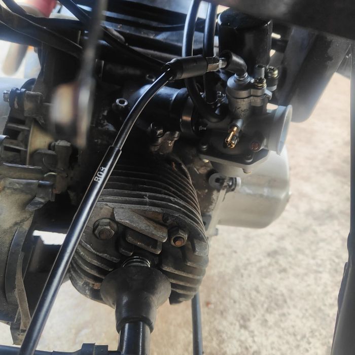 Scuter 125cc 2 t ,pordeste doar la buton