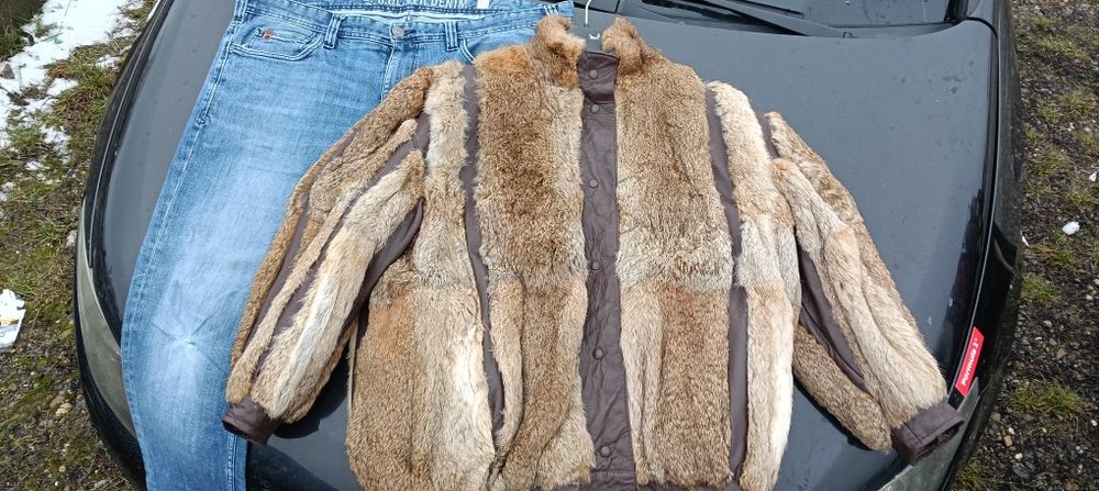 Vând haină piele cu blană naturală