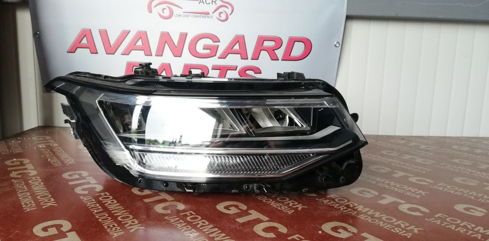 2 броя десен фар VW Tiguan 2020-