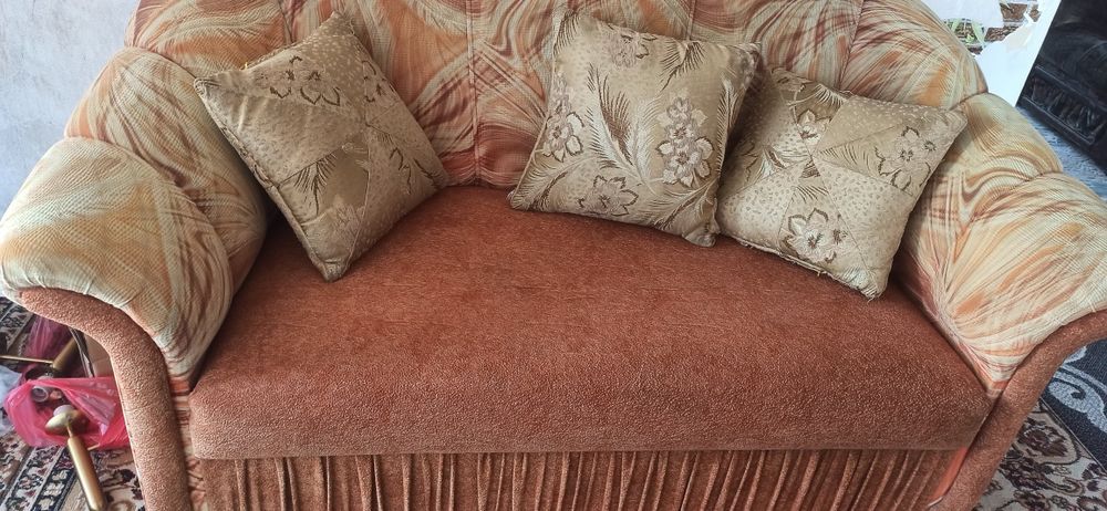 Диван малый  в хорошем состоянии