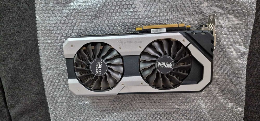 Vand placa video NVIDIA GeForce GTX 1070 8GB Palit Dual, in stare foarte buna. Cutie completa