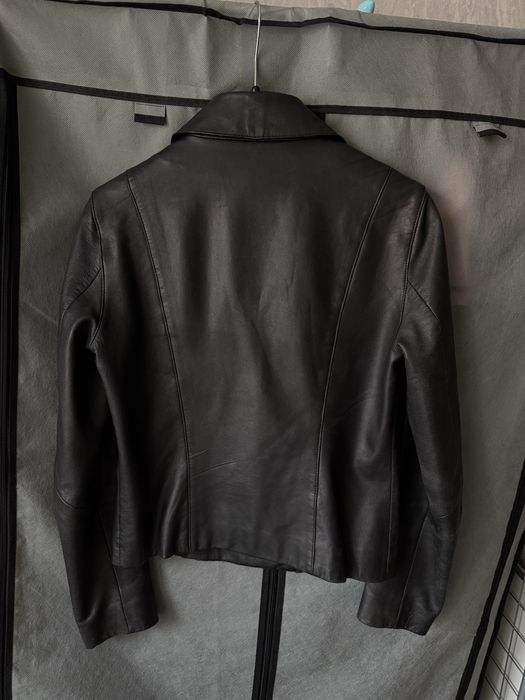 Продам кожаную куртку Massimo Dutti