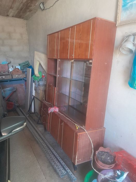 Сервант старый продаётся