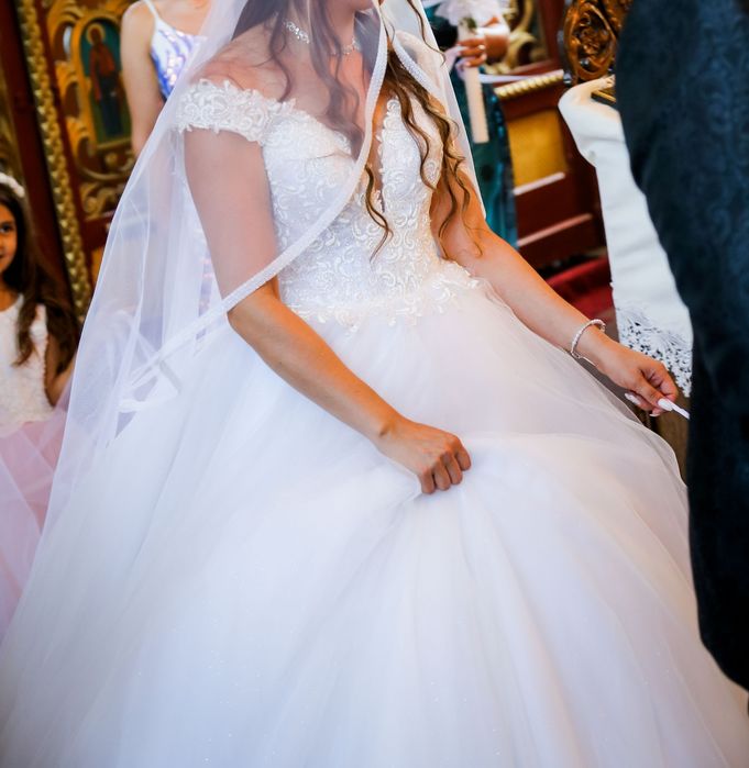 Vând rochie de mireasă stil prințesă