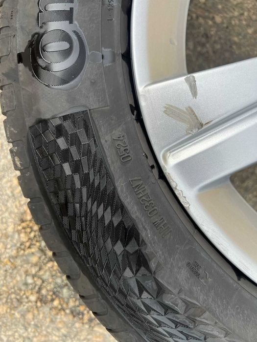 Летни гуми 215 60 16 Continental две от гумите са 0524 DOT 0622