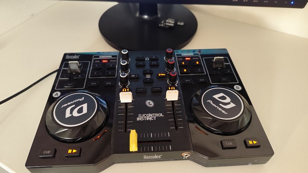 Consola Hercules Dj Control Instinct
