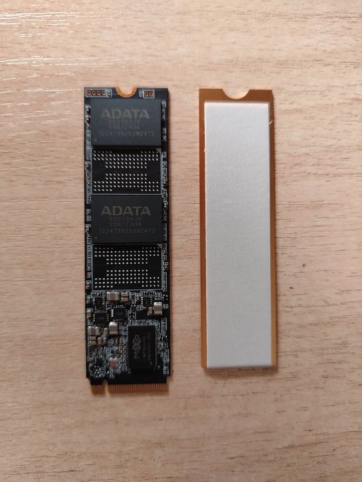 SSD от ADATA на 512гб новый