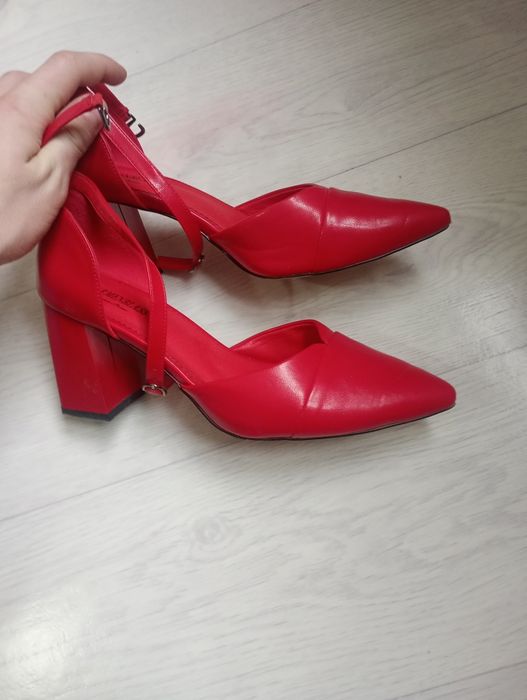 Обувь женская совершенно новая