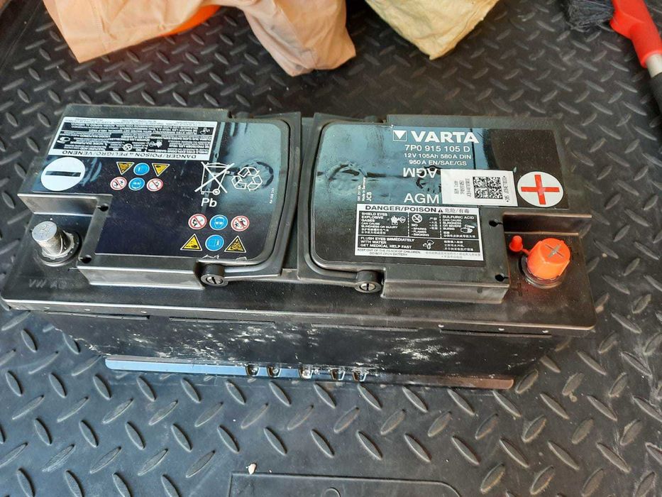 Продается автомобильный аккумулятор "Varta", б/у