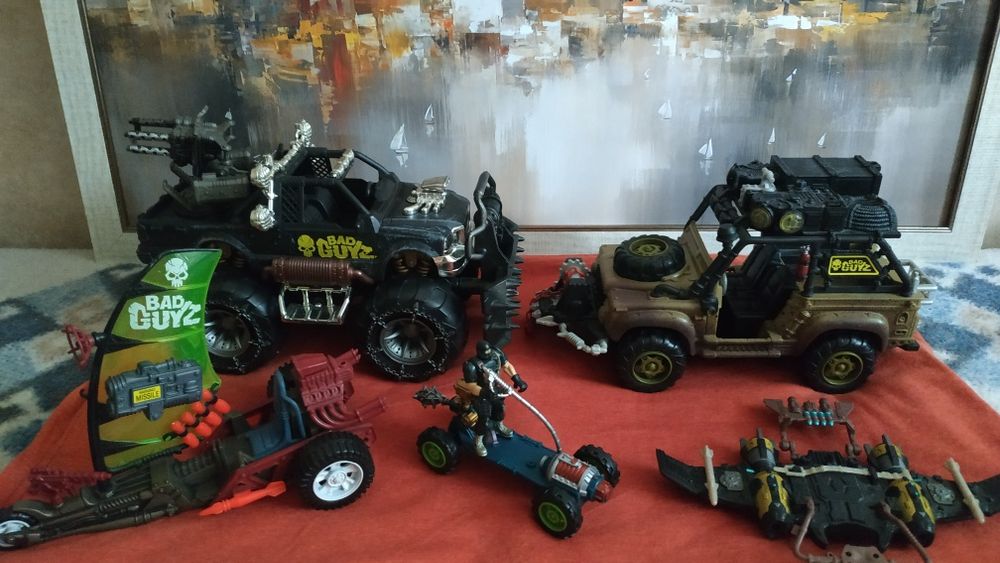Игрушки из серии "плохие парни"