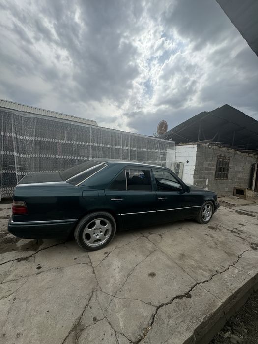 Mercedes Е280 124