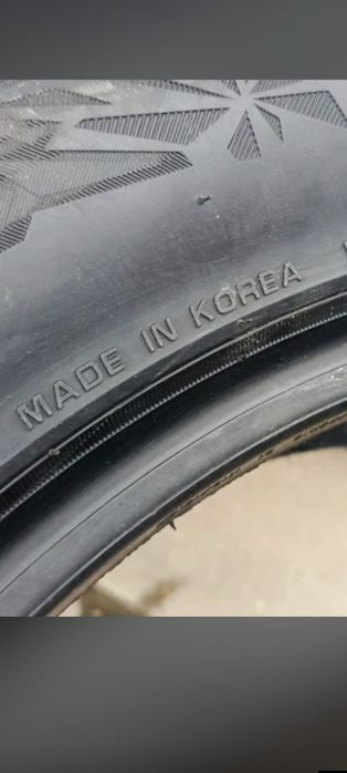 Продам зимние шипованные шины NEXEN