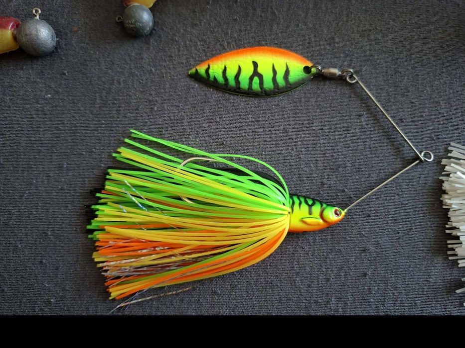 Vand naluci,spinnerbait,broasce,lingurele etc ca nou