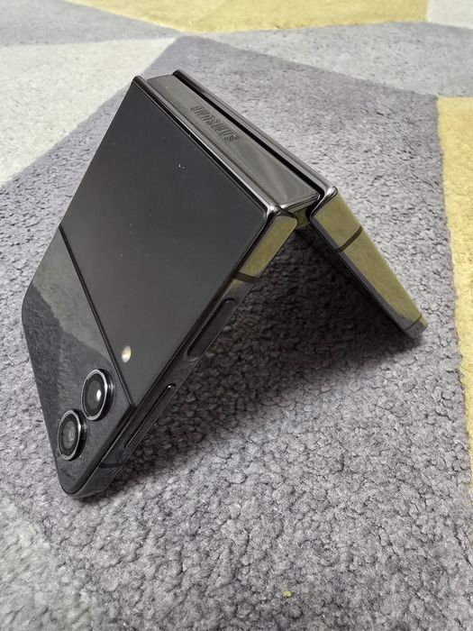 Samsung Z Flip4 - display defect