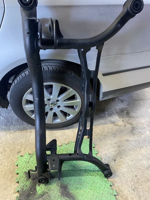 Заден мост пасат б7 2012г като нов