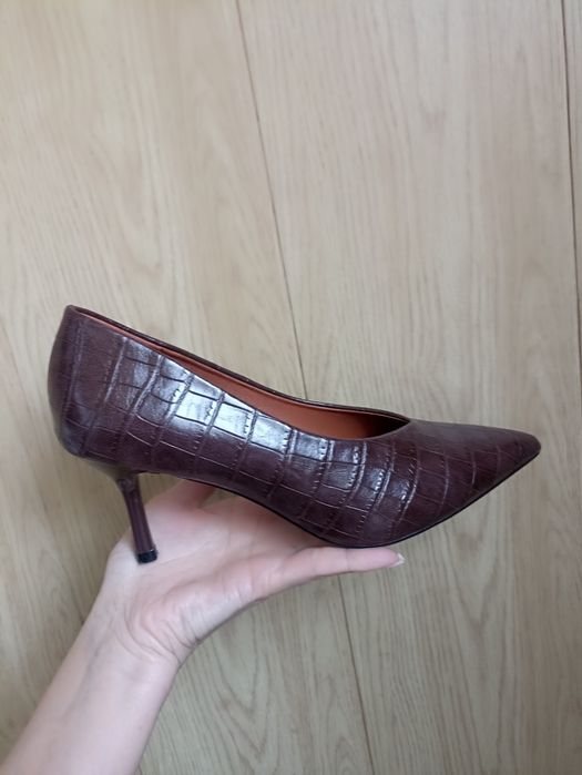 Продам новые туфли .