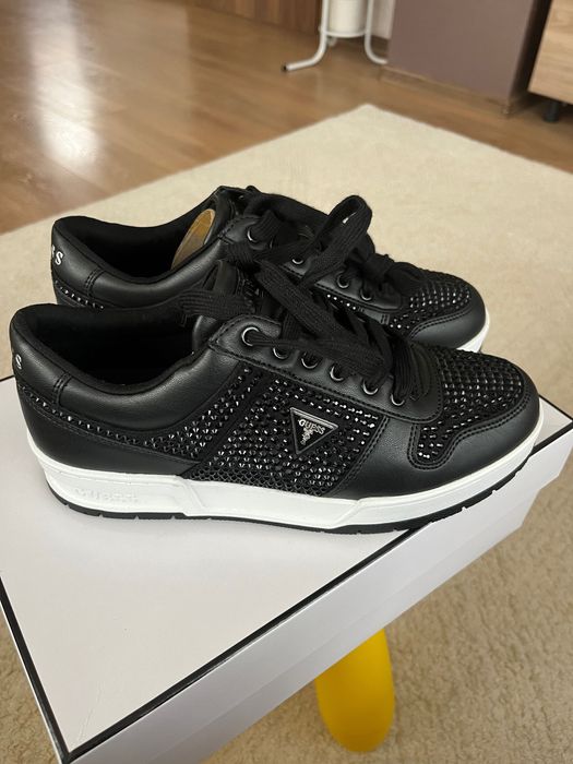 Обувки Guess оригинални