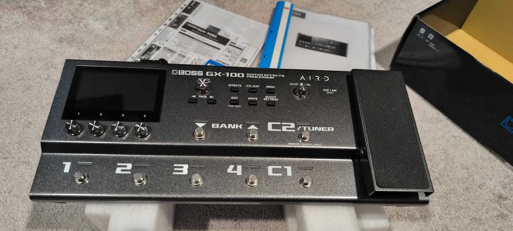 Procesor chitară Boss GX-100 + adaptor Boss BT-Dual Bluetooth!