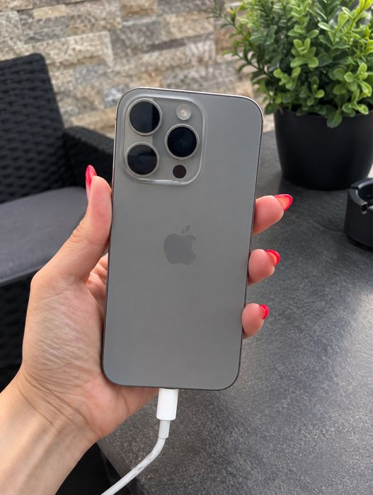 Продавам iPhone 15 Pro 256 GB – Сребрист | Перфектно състояние
