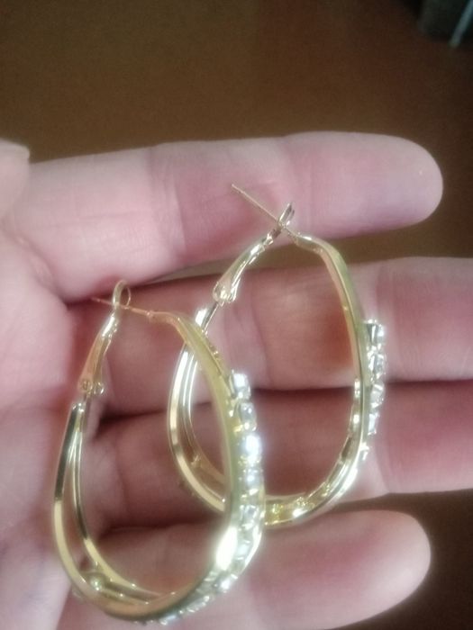 Продаются серьги. Бижутерия.