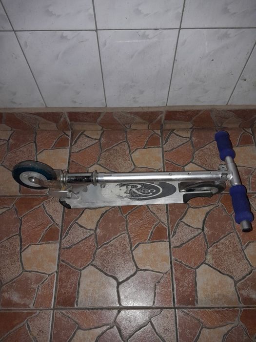 Trotineta reglabila pentru copii