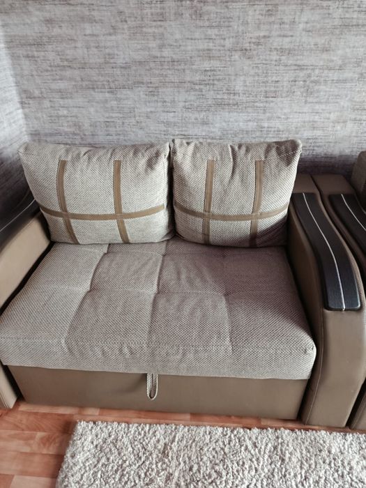 Продам комплект мягкой мебели