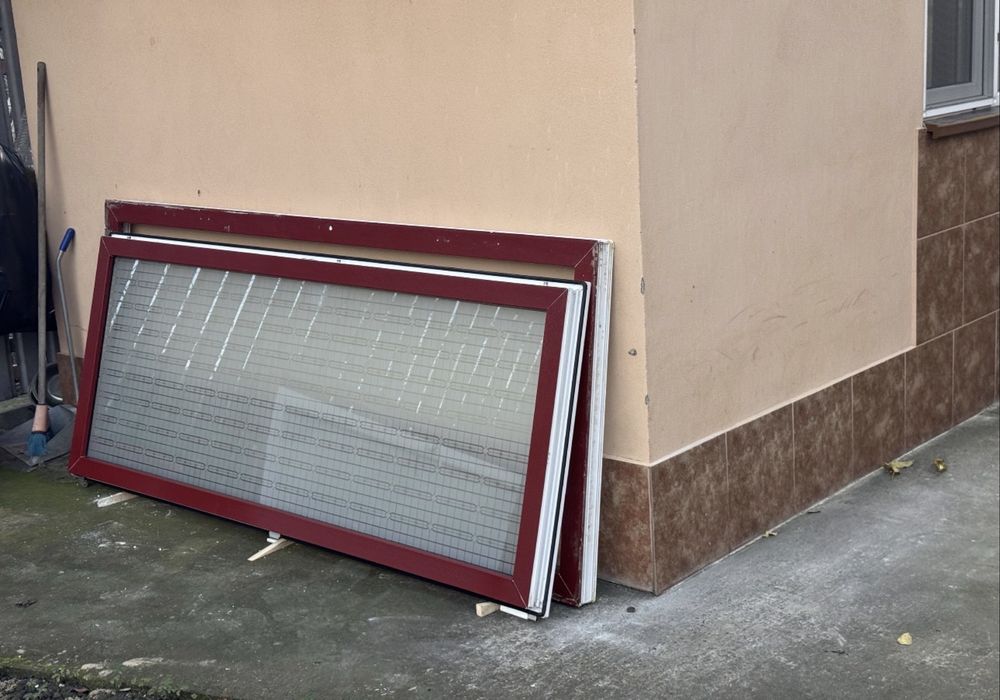 Usa balcon de termopan Salamander 5 camere grena/alb