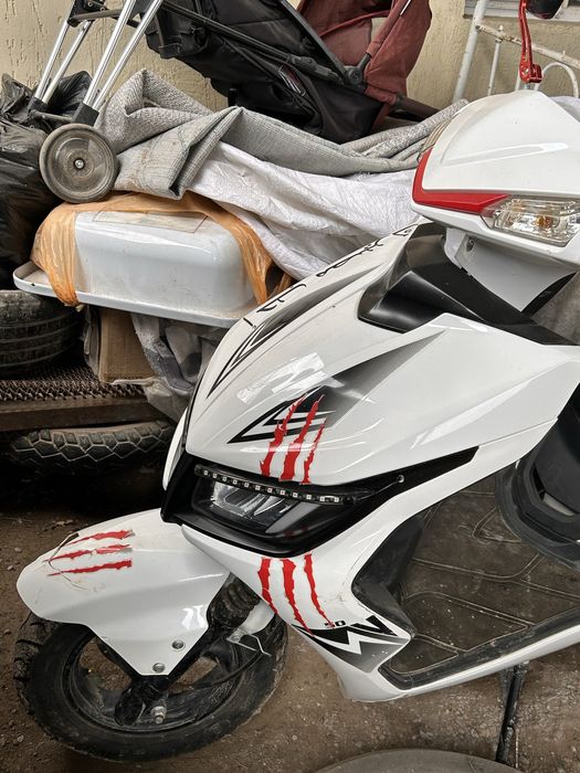 На ходу мопед…..