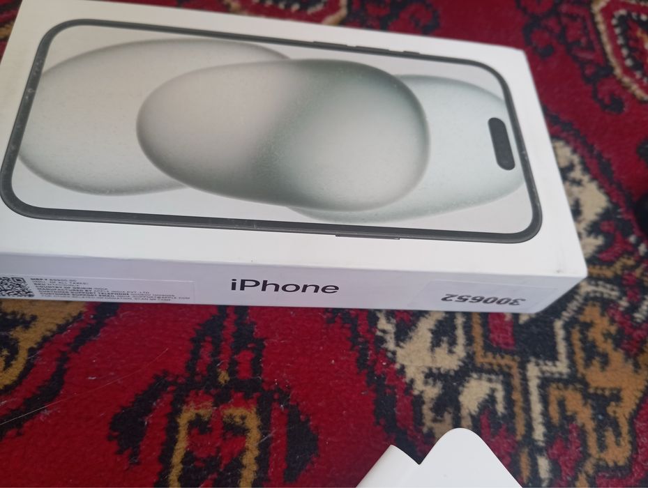 Продаю IPhone 15 черный 128гб
