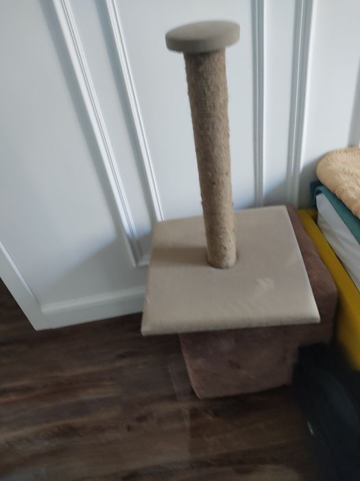 Продам когтеточку и лежанку