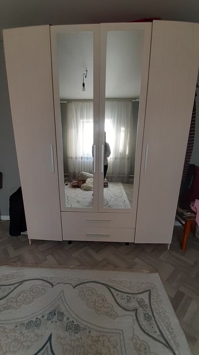 Плательный шкаф.