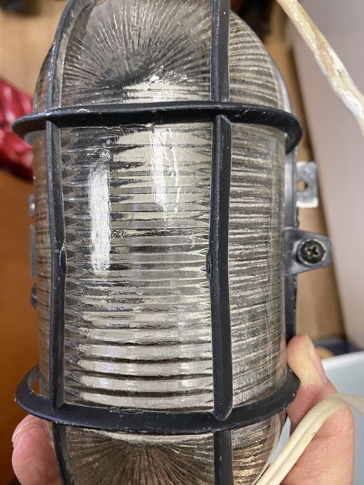 Lampa exterior, cu abajur de  sticla groasa